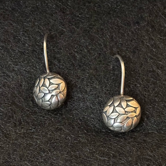 Silpada Petal Leaf Sterling Silver Earrings W1339 925 Round Ball Drop Rare - Picture 3 of 4